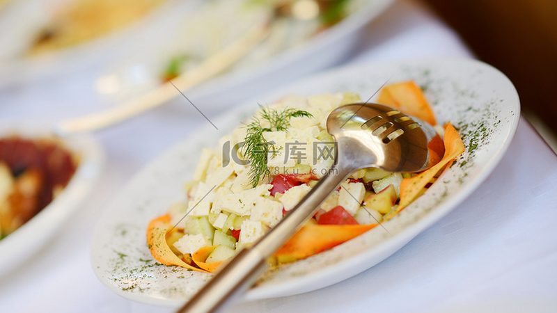 中小餐饮供应链，如何选择可靠伙伴？**