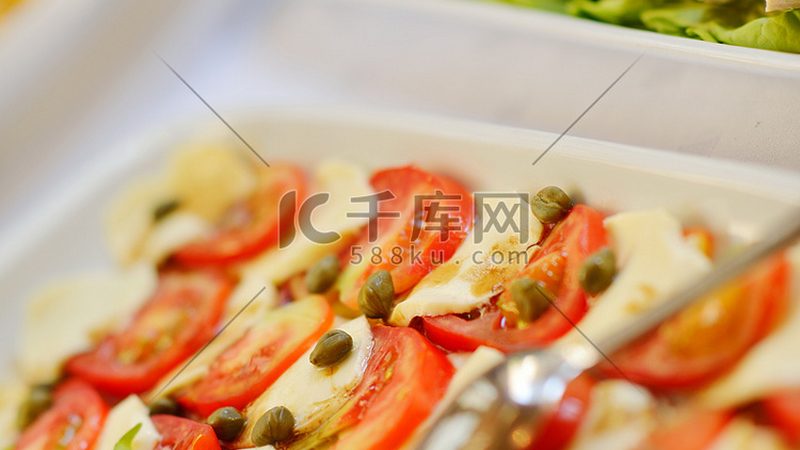 火锅底料的保质期受到多种因素的影响，主要包括：