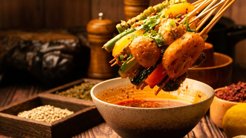 餐饮加盟与自营：优缺点深度解析